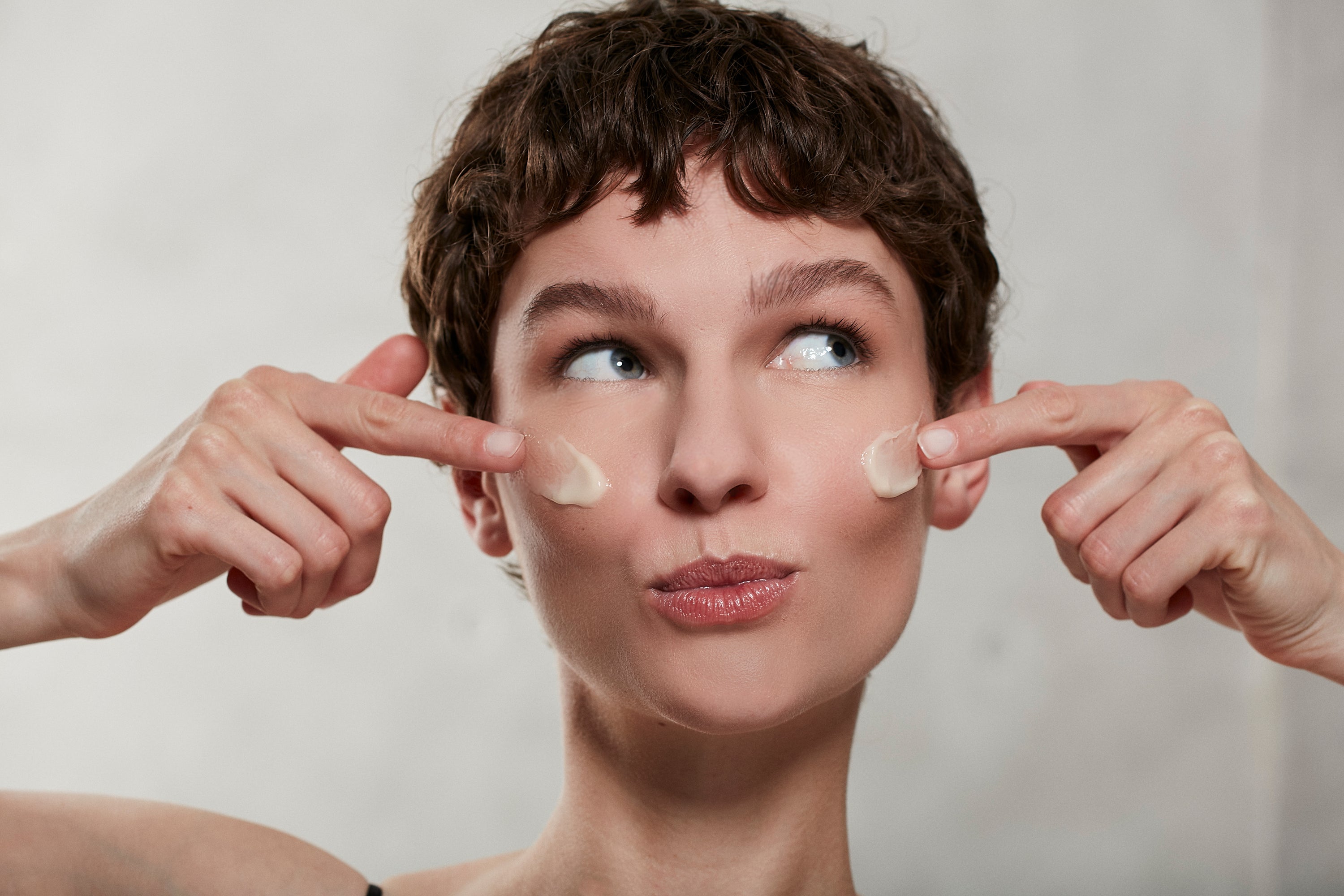 La importancia de una buena rutina de limpieza facial